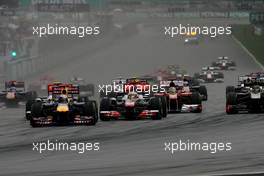 10.04.2011 Sepang, Malaysia,  Start of the race, Sebastian Vettel (GER), Red Bull Racing and Lewis Hamilton (GBR), McLaren Mercedes  - Formula 1 World Championship, Rd 02, Malaysian Grand Prix, Sunday Race