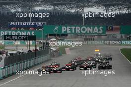 10.04.2011 Sepang, Malaysia,  Start of the race - Formula 1 World Championship, Rd 02, Malaysian Grand Prix, Sunday Race