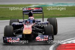 09.04.2011 Sepang, Malaysia,  Sebastien Buemi (SUI), Scuderia Toro Rosso  - Formula 1 World Championship, Rd 02, Malaysian Grand Prix, Saturday Practice
