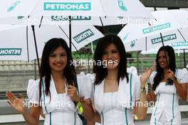09.04.2011 Sepang, Malaysia,  Grid girls - Formula 1 World Championship, Rd 02, Malaysian Grand Prix, Saturday