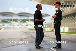 09.04.2011 Sepang, Malaysia,  Lewis Hamilton (GBR), McLaren Mercedes and his father Anthony Hamilton (GBR) - Formula 1 World Championship, Rd 02, Malaysian Grand Prix, Saturday