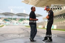 09.04.2011 Sepang, Malaysia,  Lewis Hamilton (GBR), McLaren Mercedes and his father Anthony Hamilton (GBR) - Formula 1 World Championship, Rd 02, Malaysian Grand Prix, Saturday