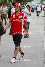 10.04.2011 Sepang, Malaysia,  Fernando Alonso (ESP), Scuderia Ferrari with his left leg strapped up - Formula 1 World Championship, Rd 02, Malaysian Grand Prix, Sunday