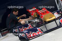 07.04.2011 Sepang, Malaysia,  Scuderia Toro Rosso mechanic - Formula 1 World Championship, Rd 02, Malaysian Grand Prix, Thursday