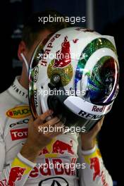 23.09.2011 Singapore, Singapore,  Helmet of Sebastian Vettel (GER), Red Bull Racing  - Formula 1 World Championship, Rd 14, Singapore Grand Prix, Friday Practice