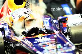 23.09.2011 Singapore, Singapore, Sebastian Vettel (GER), Red Bull Racing keeps cool  - Formula 1 World Championship, Rd 14, Singapore Grand Prix, Friday Practice