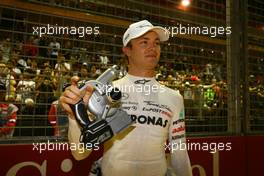 25.09.2011 Singapore, Singapore, Nico Rosberg (GER), Mercedes GP Petronas F1 Team with his fan  - Formula 1 World Championship, Rd 14, Singapore Grand Prix, Sunday Pre-Race Grid