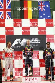 25.09.2011 Singapore, Singapore, 2nd place Jenson Button (GBR), McLaren Mercedes with 1st place Sebastian Vettel (GER), Red Bull Racing and 3rd place Mark Webber (AUS), Red Bull Racing  - Formula 1 World Championship, Rd 14, Singapore Grand Prix, Sunday Podium