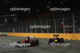 25.09.2011 Singapore, Singapore, Fernando Alonso (ESP), Scuderia Ferrari and Mark Webber (AUS), Red Bull Racing  - Formula 1 World Championship, Rd 14, Singapore Grand Prix, Sunday Race