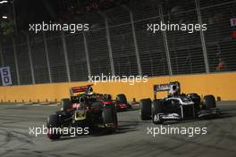 25.09.2011 Singapore, Singapore, Vitaly Petrov (RUS), Lotus Renault GP and Pastor Maldonado (VEN), AT&T Williams  - Formula 1 World Championship, Rd 14, Singapore Grand Prix, Sunday Race