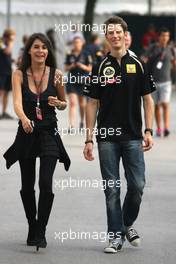 24.09.2011 Singapore, Singapore,  Romain Grosjean (FRA) , Lotus Renault GP and his girlfreind Marion Joles (FRA) - Formula 1 World Championship, Rd 14, Singapore Grand Prix, Saturday