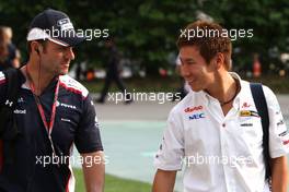 24.09.2011 Singapore, Singapore,  Rubens Barrichello (BRA), Williams F1 Team and Kamui Kobayashi (JAP), Sauber F1 Team  - Formula 1 World Championship, Rd 14, Singapore Grand Prix, Saturday