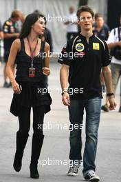 24.09.2011 Singapore, Singapore,  Romain Grosjean (FRA) , Lotus Renault GP and his girlfriend Marion Joles (FRA) - Formula 1 World Championship, Rd 14, Singapore Grand Prix, Saturday