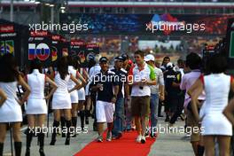 25.09.2011 Singapore, Singapore,  Rubens Barrichello (BRA), Williams F1 Team and Paul di Resta (GBR), Force India F1 Team  - Formula 1 World Championship, Rd 14, Singapore Grand Prix, Sunday