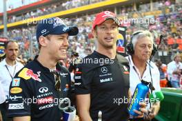 25.09.2011 Singapore, Singapore, Sebastian Vettel (GER), Red Bull Racing and Jenson Button (GBR), McLaren Mercedes  - Formula 1 World Championship, Rd 14, Singapore Grand Prix, Sunday