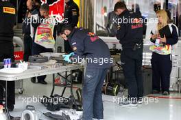 06.05.2011 Istanbul, Turkey,  Mechanics work on the car of Sebastian Vettel (GER), Red Bull Racing, RB7 - Formula 1 World Championship, Rd 04, Turkish Grand Prix, Friday Practice