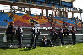 08.05.2011 Istanbul, Turkey,  Williams and Red Bull Mechanics - Formula 1 World Championship, Rd 04, Turkish Grand Prix, Sunday Pre-Race Grid