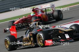 08.05.2011 Istanbul, Turkey,  Nick Heidfeld (GER), Lotus Renault GP leads Felipe Massa (BRA), Scuderia Ferrari - Formula 1 World Championship, Rd 04, Turkish Grand Prix, Sunday Race