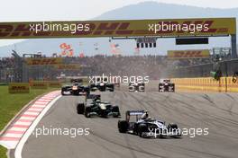 08.05.2011 Istanbul, Turkey,  Pastor Maldonado (VEN), AT&T Williams leads Heikki Kovalainen (FIN), Team Lotus - Formula 1 World Championship, Rd 04, Turkish Grand Prix, Sunday Race