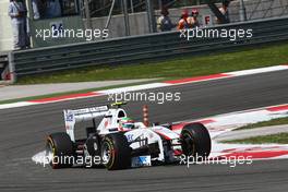 08.05.2011 Istanbul, Turkey,  Sergio Pérez (MEX), Sauber F1 Team messing his nose cone - Formula 1 World Championship, Rd 04, Turkish Grand Prix, Sunday Race