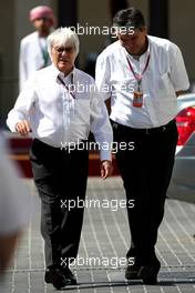 11.11.2011 Abu Dhabi, Abu Dhabi,  Bernie Ecclestone (GBR) and Pasquale Lattuneddu (ITA),  FOM,  Formula One Management  - Formula 1 World Championship, Rd 18, Abu Dhabi Grand Prix, Friday