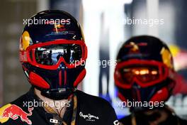 11.11.2011 Abu Dhabi, Abu Dhabi,  Red Bull Racing mechanic - Formula 1 World Championship, Rd 18, Abu Dhabi Grand Prix, Friday