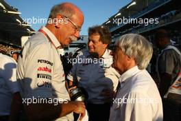 13.11.2011 Abu Dhabi, Abu Dhabi, Bernie Ecclestone (GBR) with Dr. Dieter Zetsche (GER), Chairman of Daimler and Norbert Haug (GER), Mercedes, Motorsport chief - Formula 1 World Championship, Rd 18, Abu Dhabi Grand Prix, Sunday Pre-Race Grid