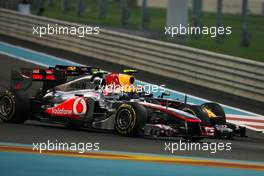 13.11.2011 Abu Dhabi, Abu Dhabi,  Jenson Button (GBR), McLaren Mercedes and Mark Webber (AUS), Red Bull Racing  - Formula 1 World Championship, Rd 18, Abu Dhabi Grand Prix, Sunday Race