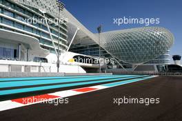 10.11.2011 Abu Dhabi, Abu Dhabi,  Track atmosphere  - Formula 1 World Championship, Rd 18, Abu Dhabi Grand Prix, Thursday