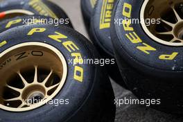 01.02.2011 Valencia, Spain,  Pirelli tyres - Formula 1 Testing - Formula 1 World Championship 2011