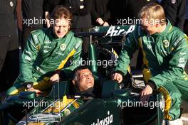 02.02.2011 Valencia, Spain,  Jarno Trulli (ITA), Team Lotus, Tony Fernandes, Team Lotus, Team Principal, Heikki Kovalainen (FIN), Team Lotus - Formula 1 Testing - Formula 1 World Championship 2011