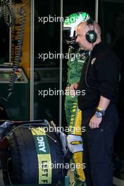 02.02.2011 Valencia, Spain,  Heikki Kovalainen (FIN), Team Lotus and Mike Gascoyne (GBR), Team Lotus project manager  - Formula 1 Testing - Formula 1 World Championship 2011