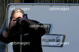 02.02.2011 Valencia, Spain,  Williams F1 Team mechanic taking pictures of other cars  - Formula 1 Testing - Formula 1 World Championship 2011