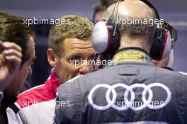 06.-12.06.2011 Le Mans, France, Race, Tom Kristensen reaction after the crash of #1 Audi Sport Team Joest Audi R18 TDI: Timo Bernhard, Romain Dumas, Mike Rockenfeller - 24 Hour of Le Mans 2011