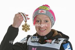 25.02.2011, Oslo, Norway (NOR): Daniela Iraschko (AUT), Fischer - FIS nordic world ski championships, ski jumping, medals, Oslo (NOR). www.xpb.cc. © Hemmersbach/xpb.cc. Every downloaded picture is fee-liable.