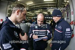 01.-02.04.2011 NŸrburg, Germany, 58. ADAC Westfalenfahrt / VLN Langstreckenmeisterschaft, Round 1, BMW Motorsport BMW M3 GT, Joerg Mueller, and Uwe Alzen talking his Engineer