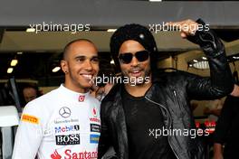 Lewis Hamilton (GBR), McLaren Mercedes and Lenny Kravitz (USA), singer 16.03.2012. Formula 1 World Championship, Rd 1, Australian Grand Prix, Melbourne, Australia, Friday
