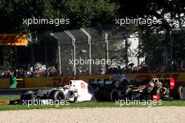 Kamui Kobayashi (JAP), Sauber F1 Team and Kimi Raikkonen (FIN), Lotus F1 Team  18.03.2012. Formula 1 World Championship, Rd 1, Australian Grand Prix, Melbourne, Australia, Sunday