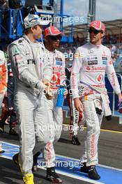 Nico Rosberg (GER), Mercedes AMG Petronas with Lewis Hamilton (GBR), McLaren Mercedes and Jenson Button (GBR), McLaren Mercedes  18.03.2012. Formula 1 World Championship, Rd 1, Australian Grand Prix, Melbourne, Australia, Sunday