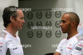 Sam Michael (AUS), McLaren and Lewis Hamilton (GBR), McLaren Mercedes  15.03.2012. Formula 1 World Championship, Rd 1, Australian Grand Prix, Melbourne, Australia, Thursday