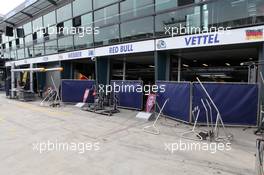 Red Bull garage  14.03.2012. Formula 1 World Championship, Rd 1, Australian Grand Prix, Melbourne, Australia, Wednesday