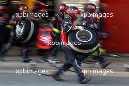 22.02.2012, Barcelona, Spain, Red Bull Racing mechanics  - Formula 1 Testing, day 2 - Formula 1 World Championship