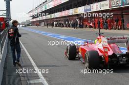 03.03.2012, Barcelona, Spain, Sebastian Vettel (GER), Red Bull Racing watches Felipe Massa (BRA), Scuderia Ferrari - Formula 1 Testing, day 3 - Formula 1 World Championship