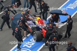 04.03.2012, Barcelona, Spain, Sebastian Vettel (GER), Red Bull Racing and the Red Bull mechanics try to hide his car - Formula 1 Testing, day 4 - Formula 1 World Championship