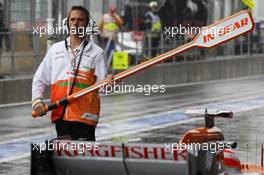 Sahara Force India F1 Team pit stop lollipop man. 31.08.2012. Formula 1 World Championship, Rd 12, Belgian Grand Prix, Spa Francorchamps, Belgium, Practice Day