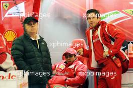 Felipe Massa (BRA) Ferrari with his father Luiz Antonio Massa (BRA) (Left) and Rob Smedley (GBR) Ferrari Race Engineer (Right). 31.08.2012. Formula 1 World Championship, Rd 12, Belgian Grand Prix, Spa Francorchamps, Belgium, Practice Day