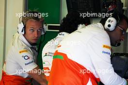 Sahara Force India F1 Team mechanic. 31.08.2012. Formula 1 World Championship, Rd 12, Belgian Grand Prix, Spa Francorchamps, Belgium, Practice Day
