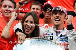 Race winner Jenson Button (GBR) McLaren celebrates with Jessica Michibata (JPN) and the team. 02.09.2012. Formula 1 World Championship, Rd 12, Belgian Grand Prix, Spa Francorchamps, Belgium, Race Day