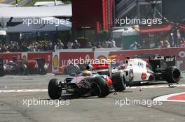 A crash at the start of the race involving Lewis Hamilton (GBR) McLaren MP4/27 and Romain Grosjean (FRA) Lotus F1 E20; Fernando Alonso (ESP) Ferrari F2012; Sergio Perez (MEX) Sauber C31 and Pastor Maldonado (VEN) Williams FW34. 02.09.2012. Formula 1 World Championship, Rd 12, Belgian Grand Prix, Spa Francorchamps, Belgium, Race Day