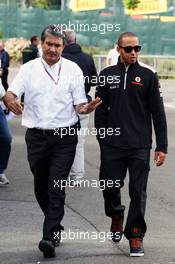 Lewis Hamilton (GBR) McLaren with Pasquale Lattuneddu (ITA) of the FOM. 01.09.2012. Formula 1 World Championship, Rd 12, Belgian Grand Prix, Spa Francorchamps, Belgium, Qualifying Day